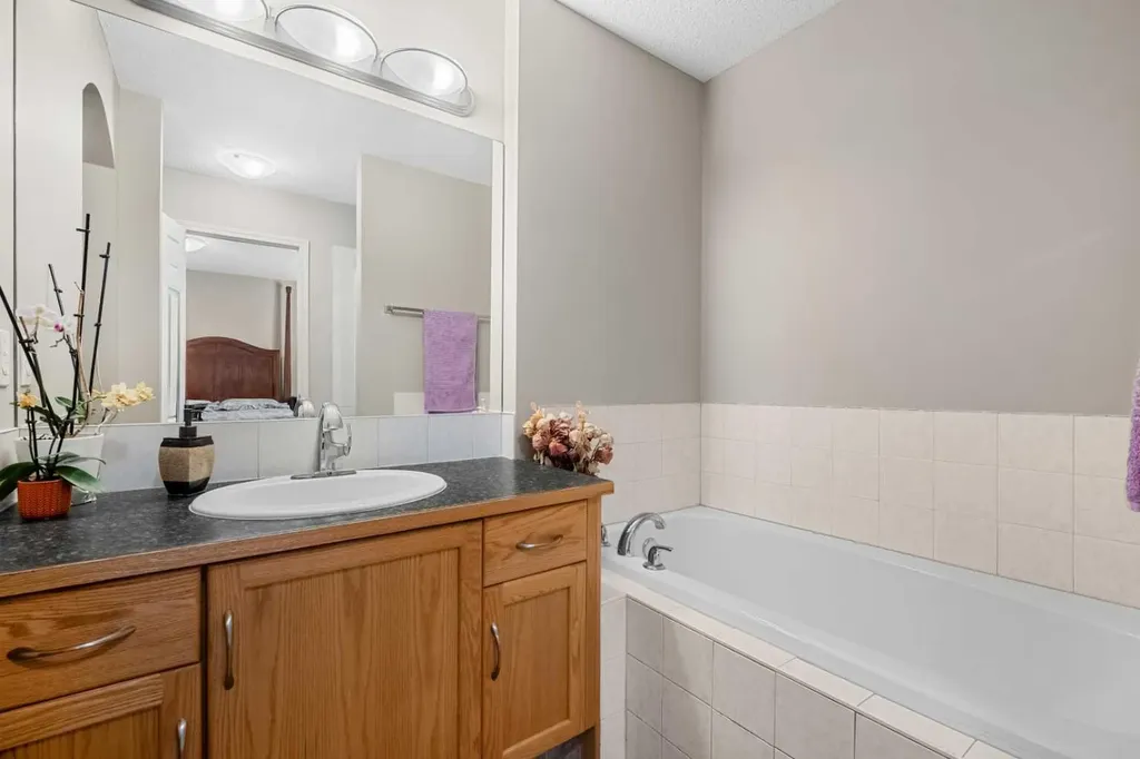 83 Saddlebrook Gardens NE Calgary AB T3J 5M5