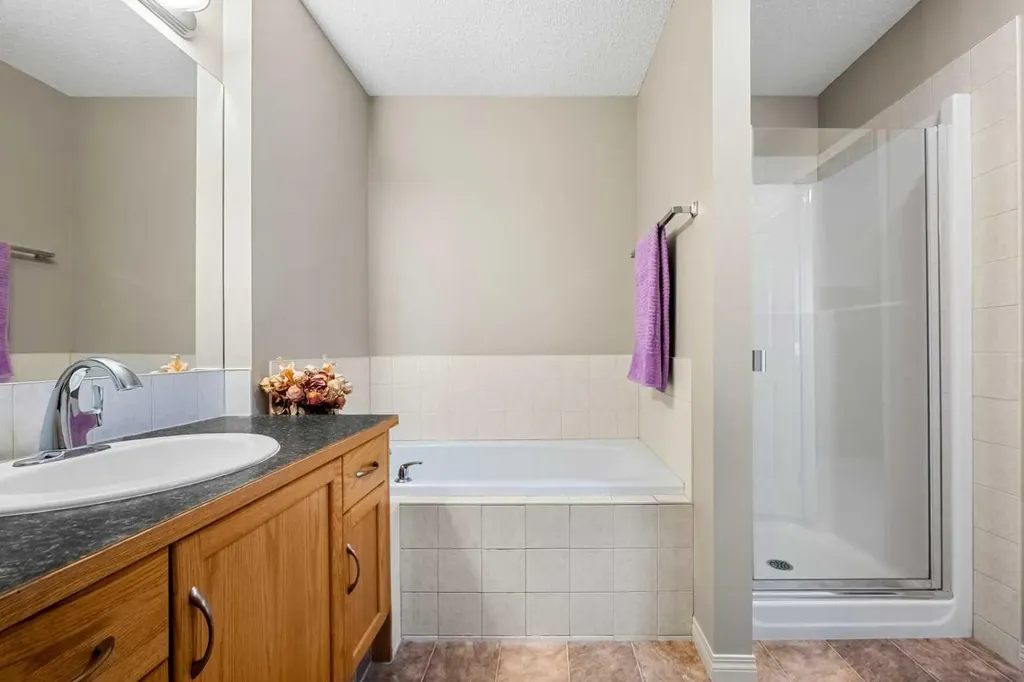 83 Saddlebrook Gardens NE Calgary AB T3J 5M5