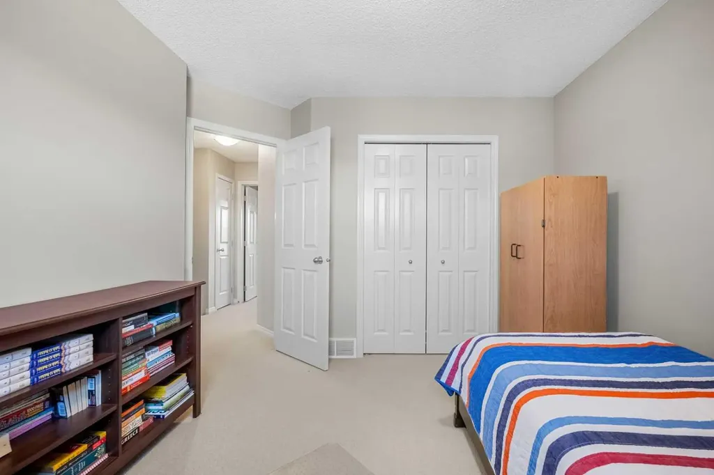 83 Saddlebrook Gardens NE Calgary AB T3J 5M5