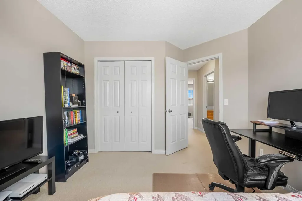 83 Saddlebrook Gardens NE Calgary AB T3J 5M5