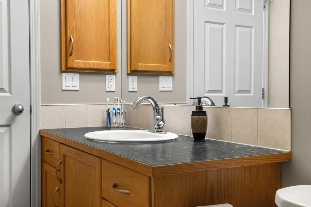 83 Saddlebrook Gardens NE Calgary AB T3J 5M5
