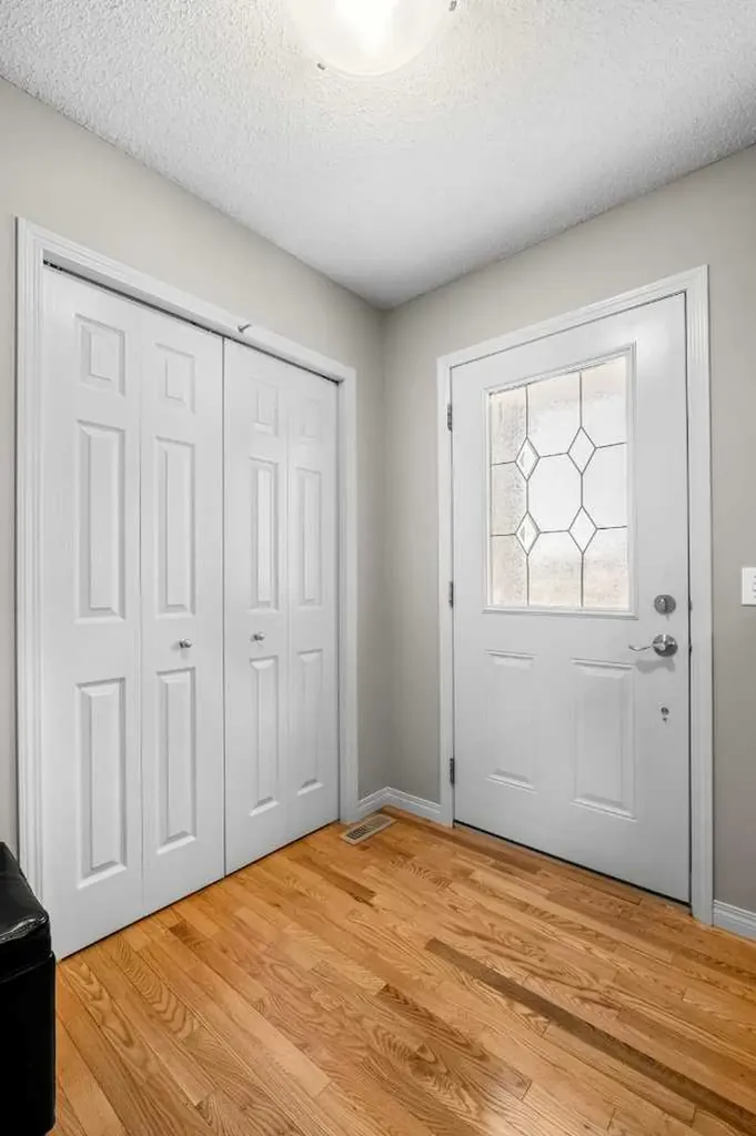 83 Saddlebrook Gardens NE Calgary AB T3J 5M5