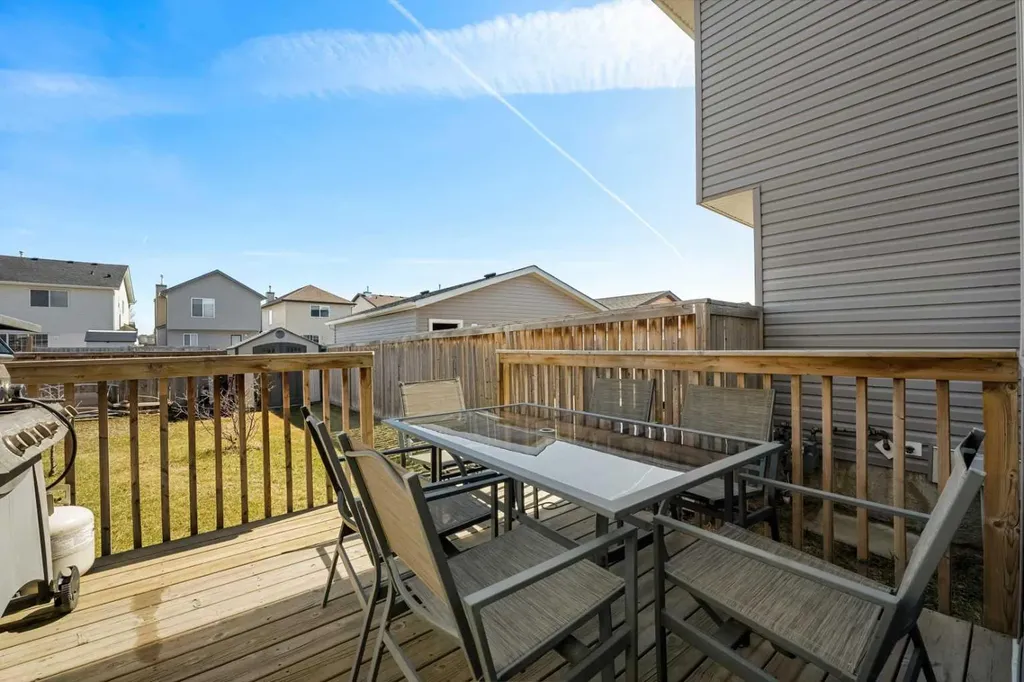 83 Saddlebrook Gardens NE Calgary AB T3J 5M5