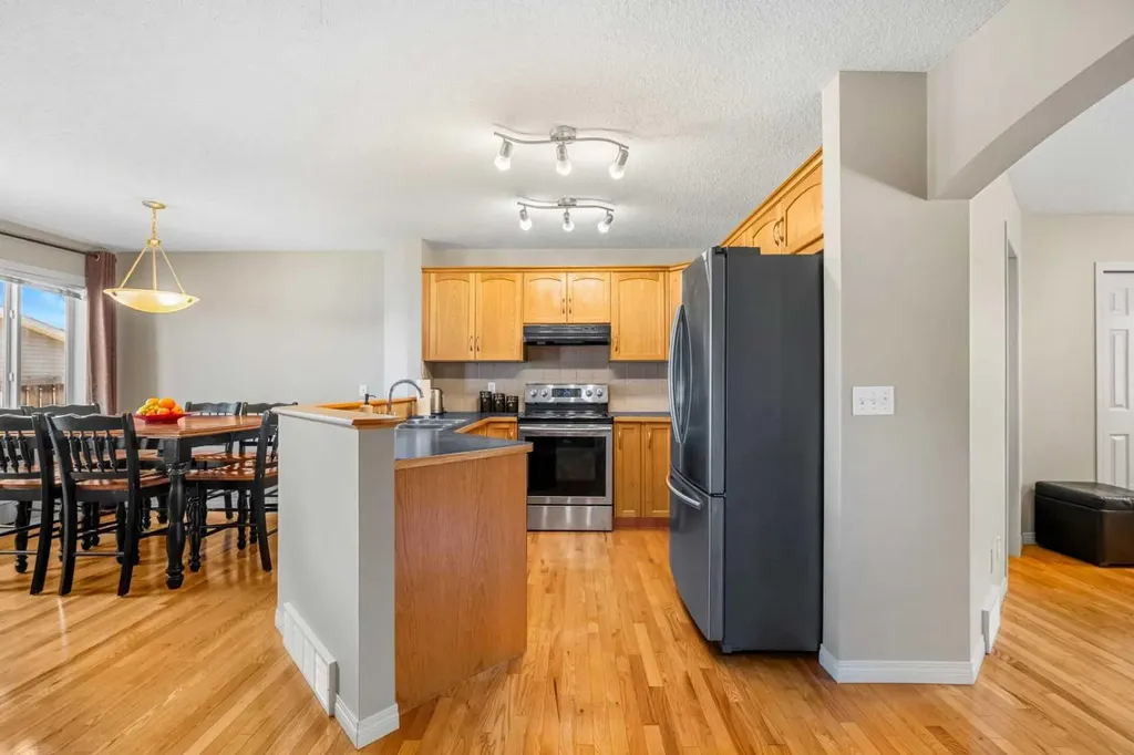 83 Saddlebrook Gardens NE Calgary AB T3J 5M5