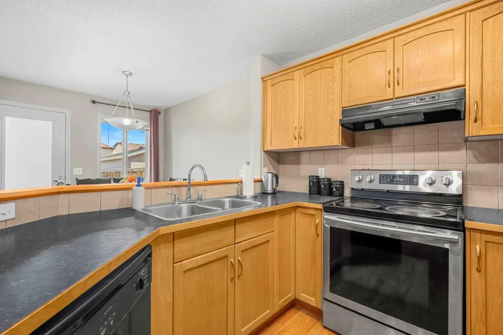 83 Saddlebrook Gardens NE Calgary AB T3J 5M5