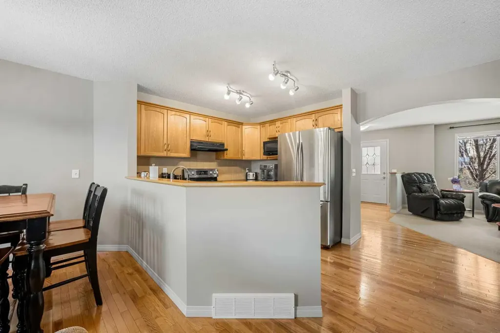 83 Saddlebrook Gardens NE Calgary AB T3J 5M5