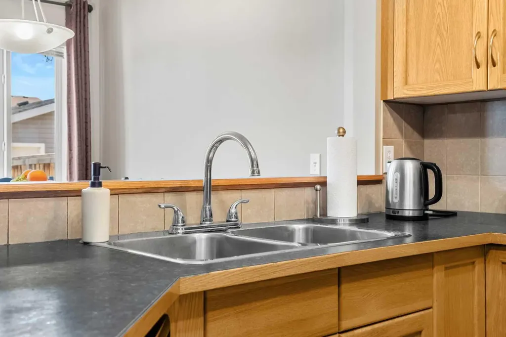83 Saddlebrook Gardens NE Calgary AB T3J 5M5