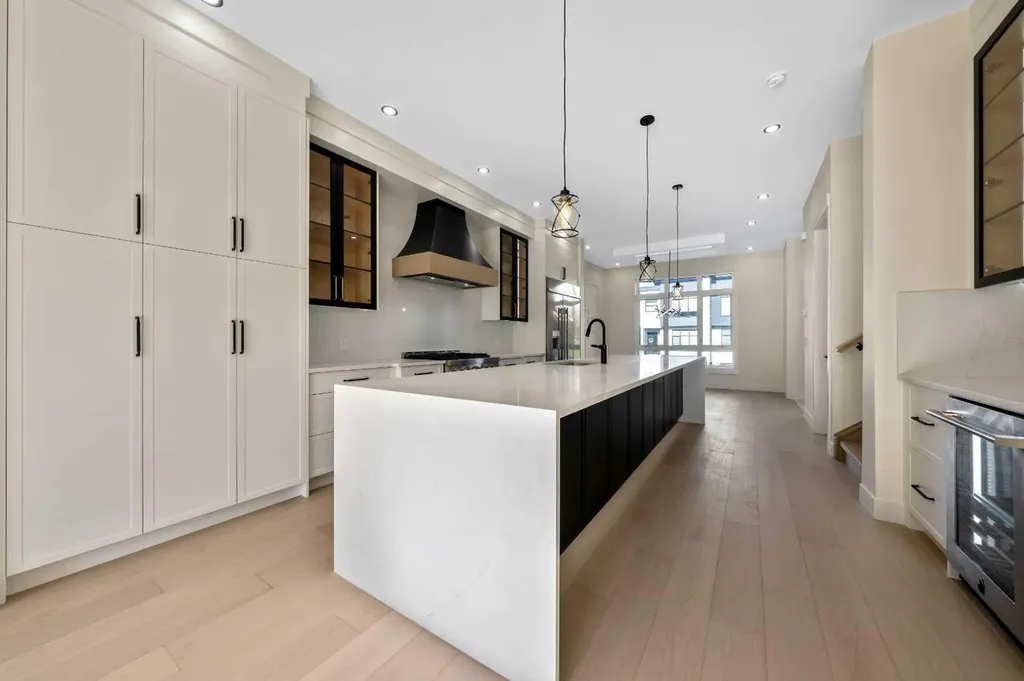 1419 42 Street SW Calgary AB T3C 1Z4