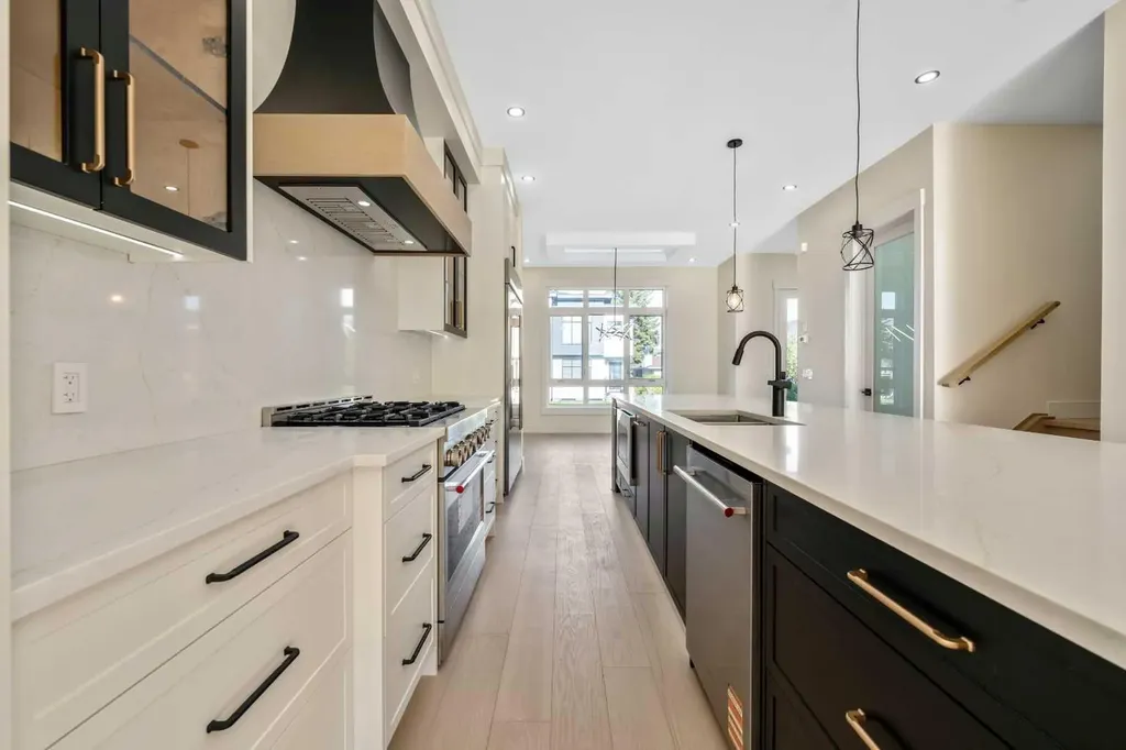 1419 42 Street SW Calgary AB T3C 1Z4