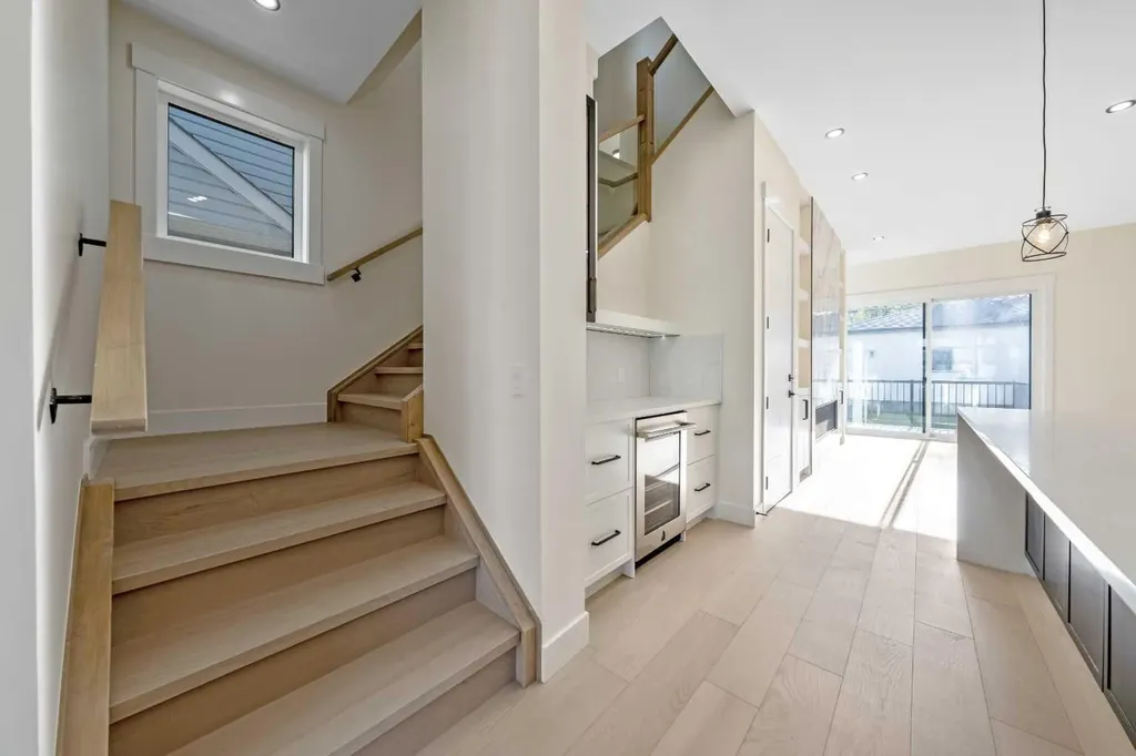 1419 42 Street SW Calgary AB T3C 1Z4