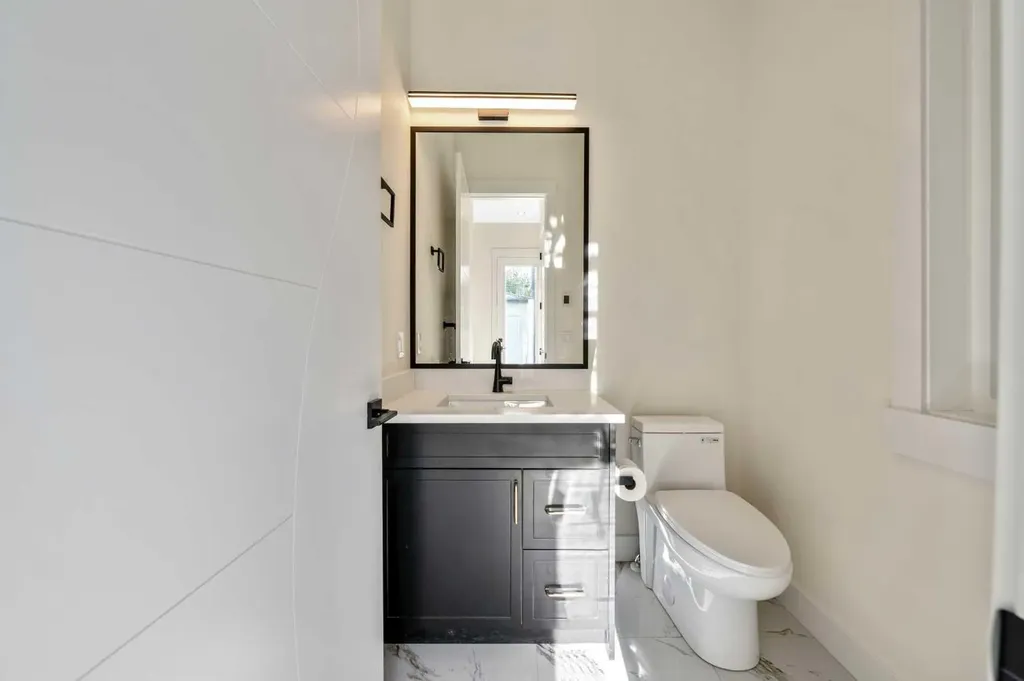 1419 42 Street SW Calgary AB T3C 1Z4