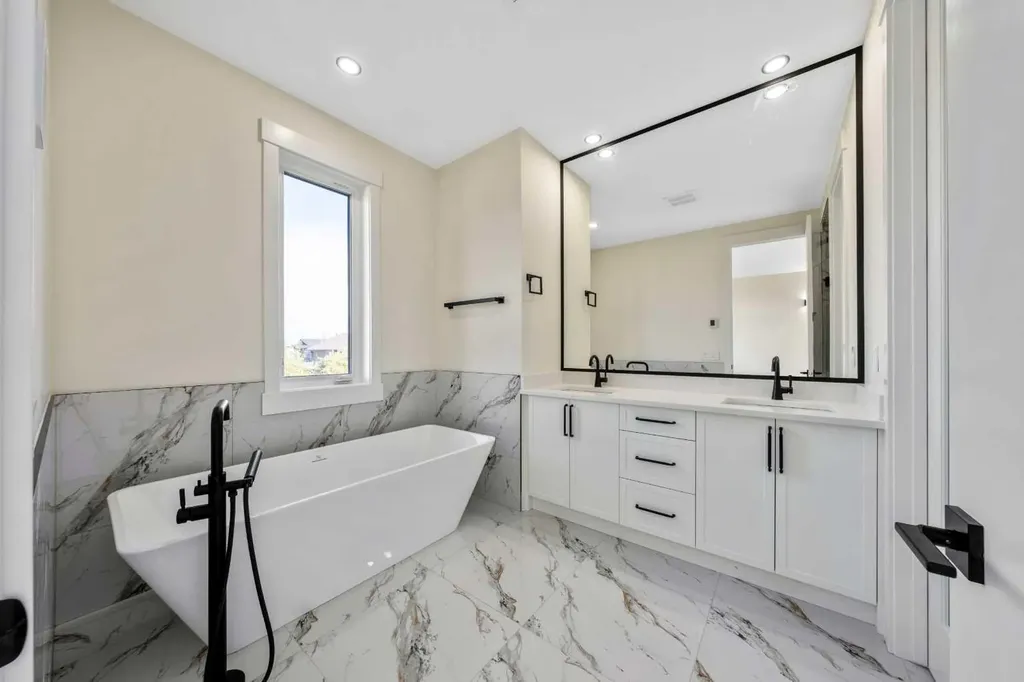 1419 42 Street SW Calgary AB T3C 1Z4