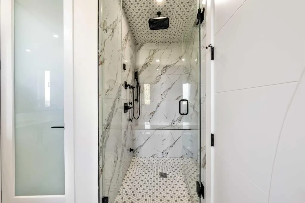 1419 42 Street SW Calgary AB T3C 1Z4