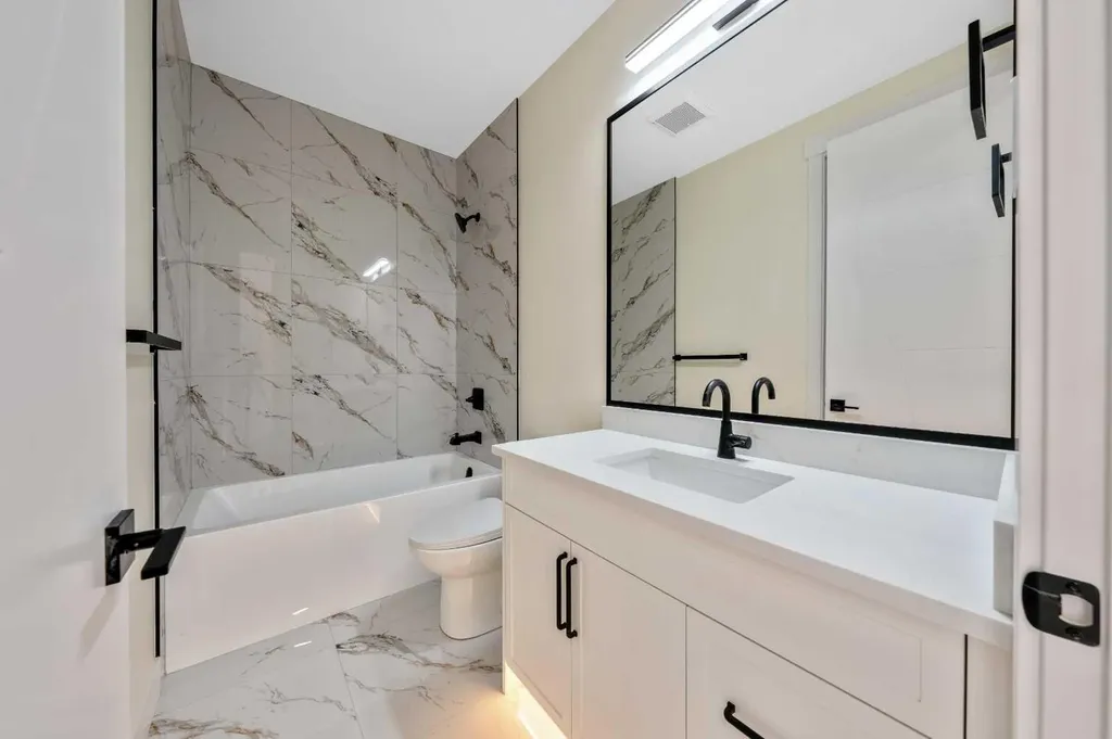 1419 42 Street SW Calgary AB T3C 1Z4