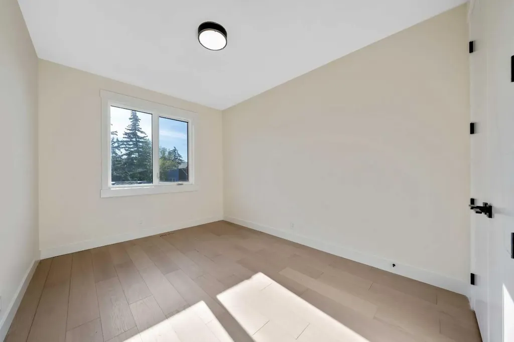 1419 42 Street SW Calgary AB T3C 1Z4