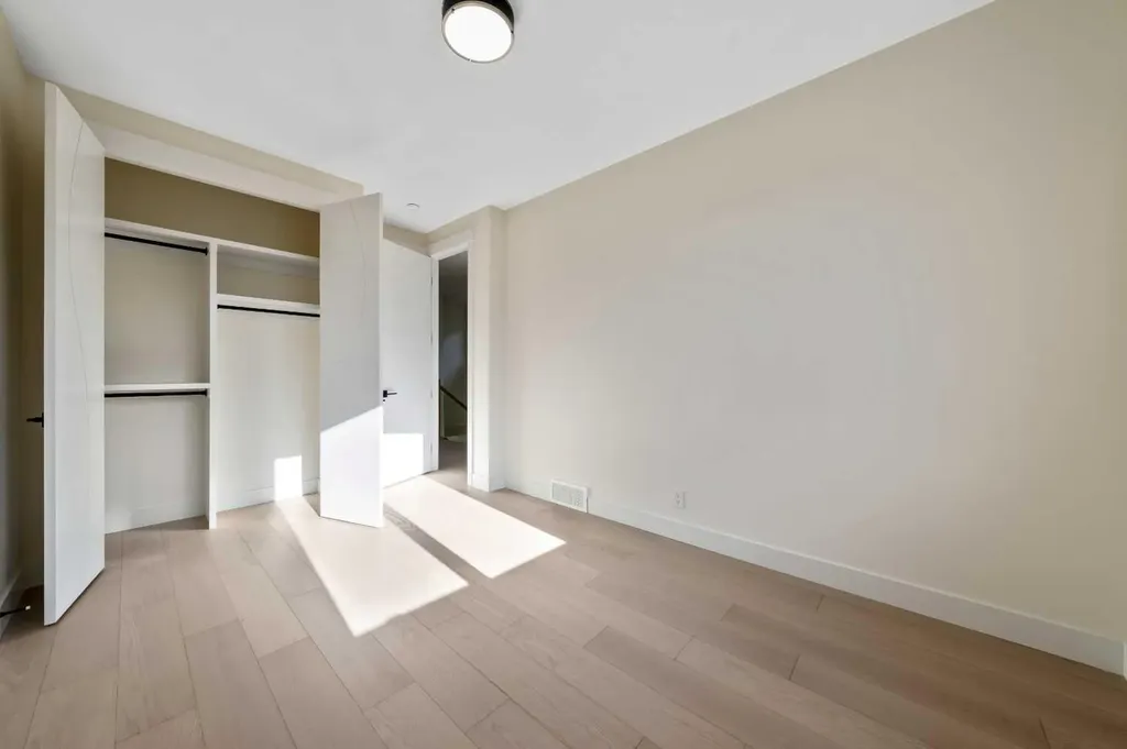 1419 42 Street SW Calgary AB T3C 1Z4