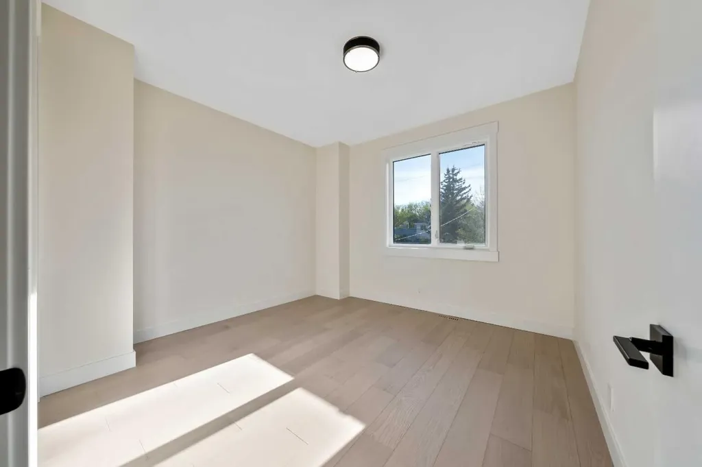 1419 42 Street SW Calgary AB T3C 1Z4