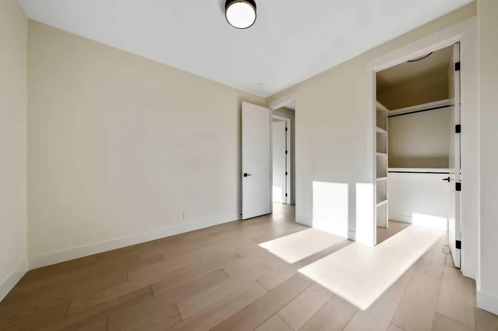 1419 42 Street SW Calgary AB T3C 1Z4