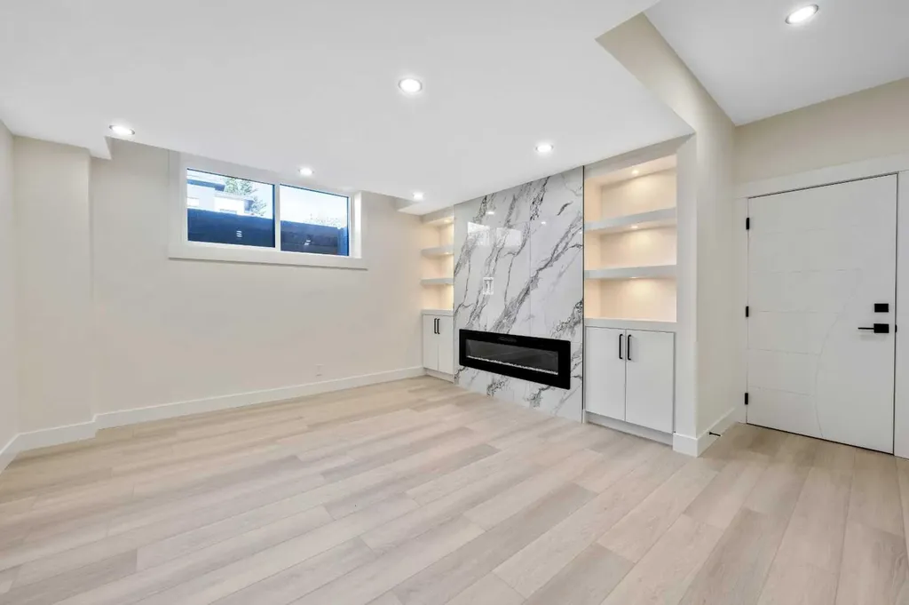 1419 42 Street SW Calgary AB T3C 1Z4