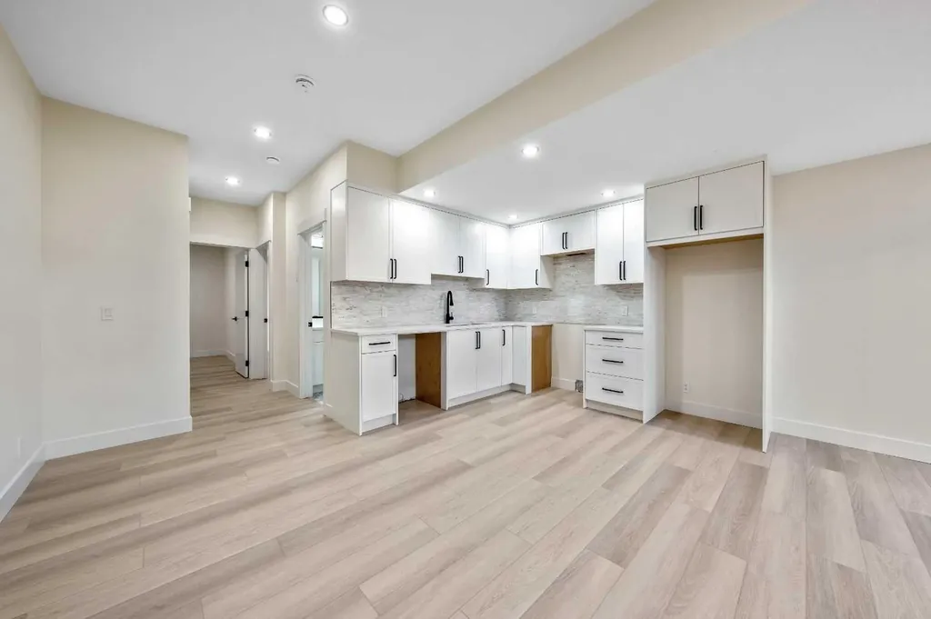 1419 42 Street SW Calgary AB T3C 1Z4