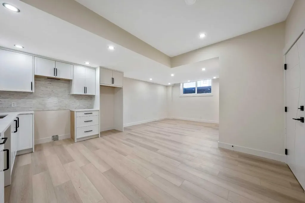 1419 42 Street SW Calgary AB T3C 1Z4