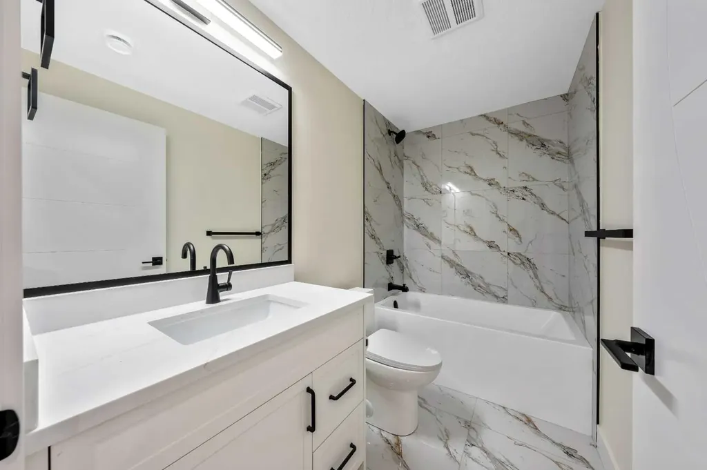1419 42 Street SW Calgary AB T3C 1Z4