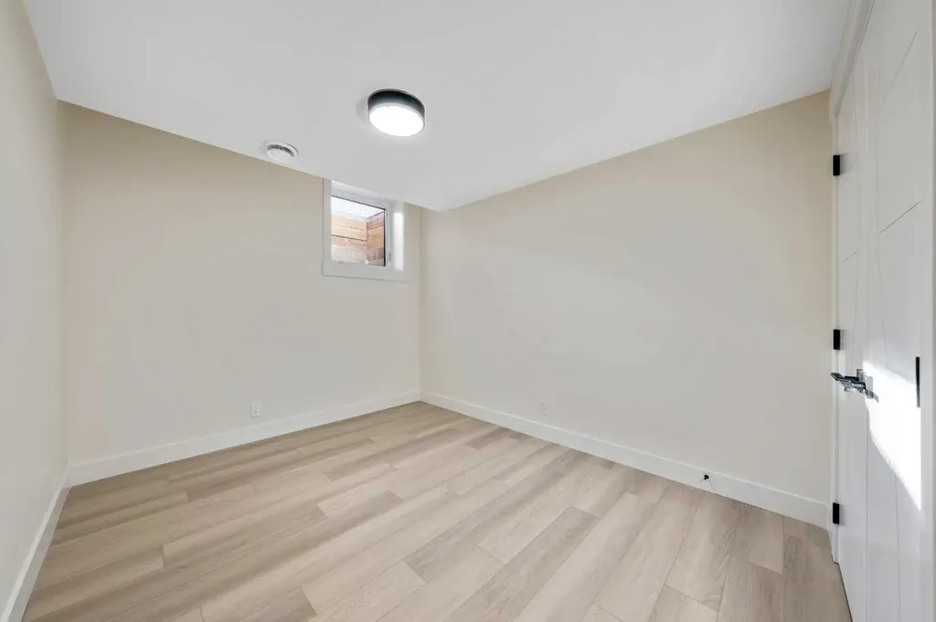 1419 42 Street SW Calgary AB T3C 1Z4