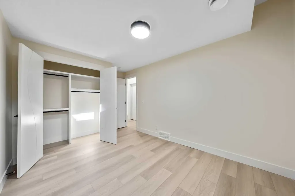 1419 42 Street SW Calgary AB T3C 1Z4