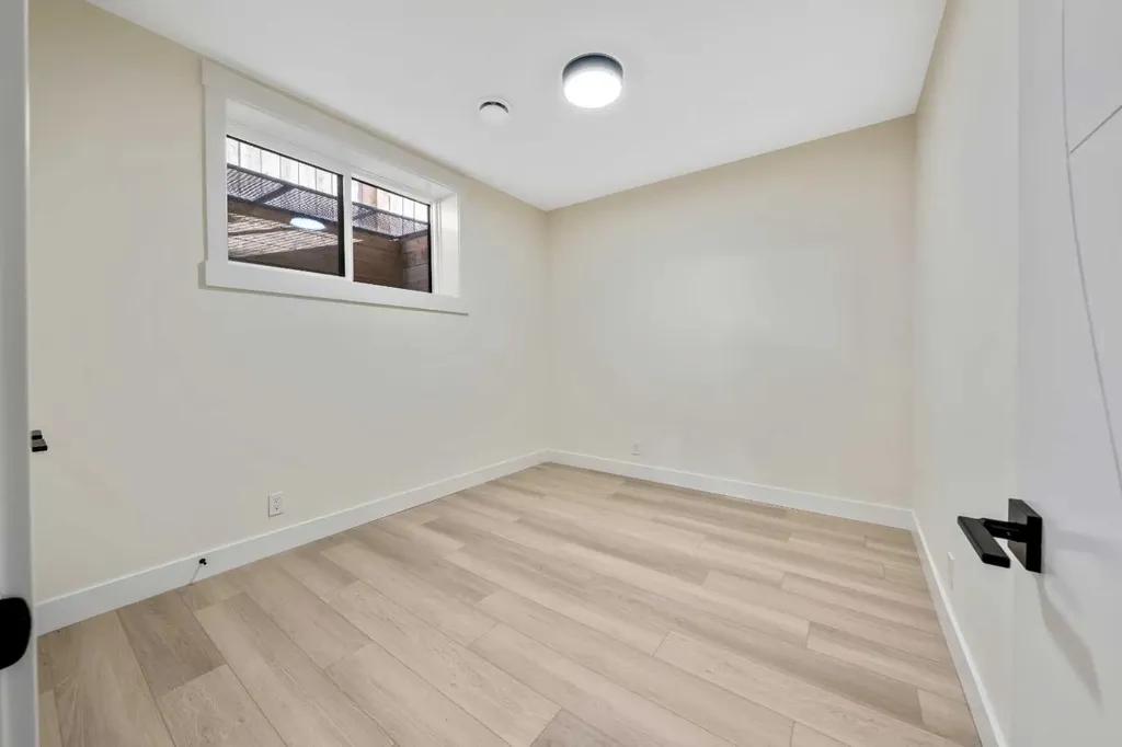 1419 42 Street SW Calgary AB T3C 1Z4