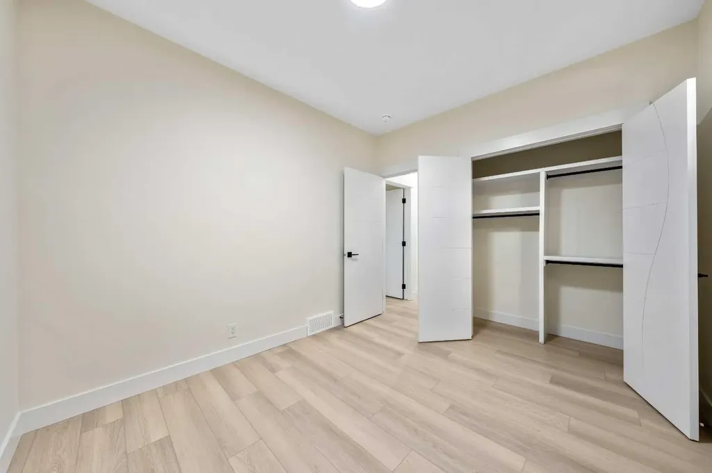 1419 42 Street SW Calgary AB T3C 1Z4