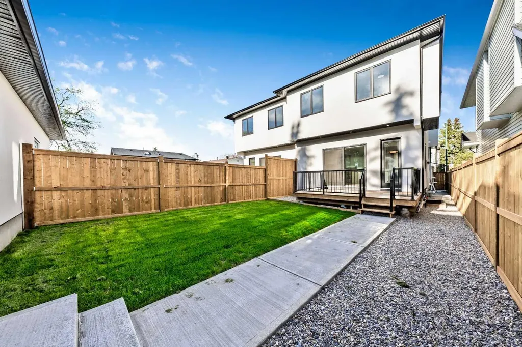 1419 42 Street SW Calgary AB T3C 1Z4