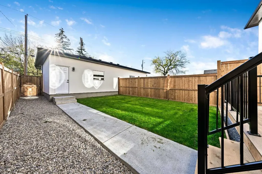 1419 42 Street SW Calgary AB T3C 1Z4