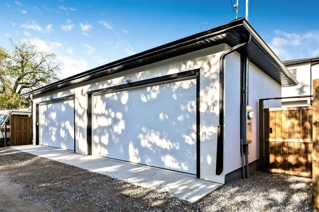 1419 42 Street SW Calgary AB T3C 1Z4