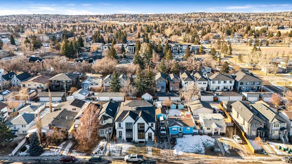 1419 42 Street SW Calgary AB T3C 1Z4