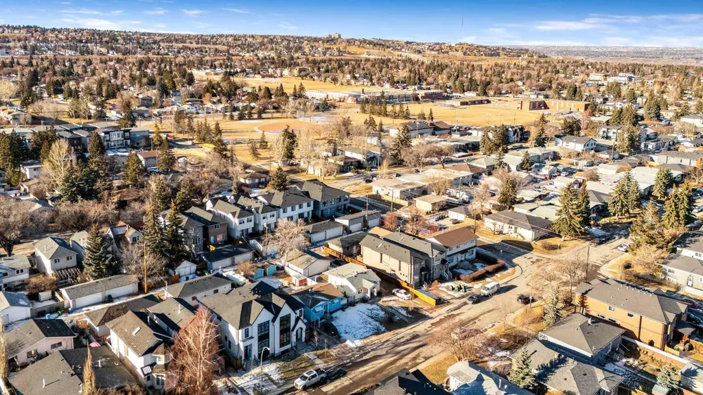 1419 42 Street SW Calgary AB T3C 1Z4