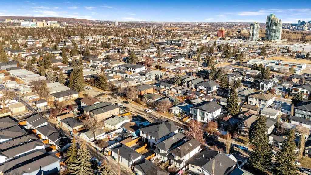 1419 42 Street SW Calgary AB T3C 1Z4