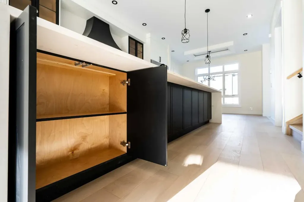 1419 42 Street SW Calgary AB T3C 1Z4