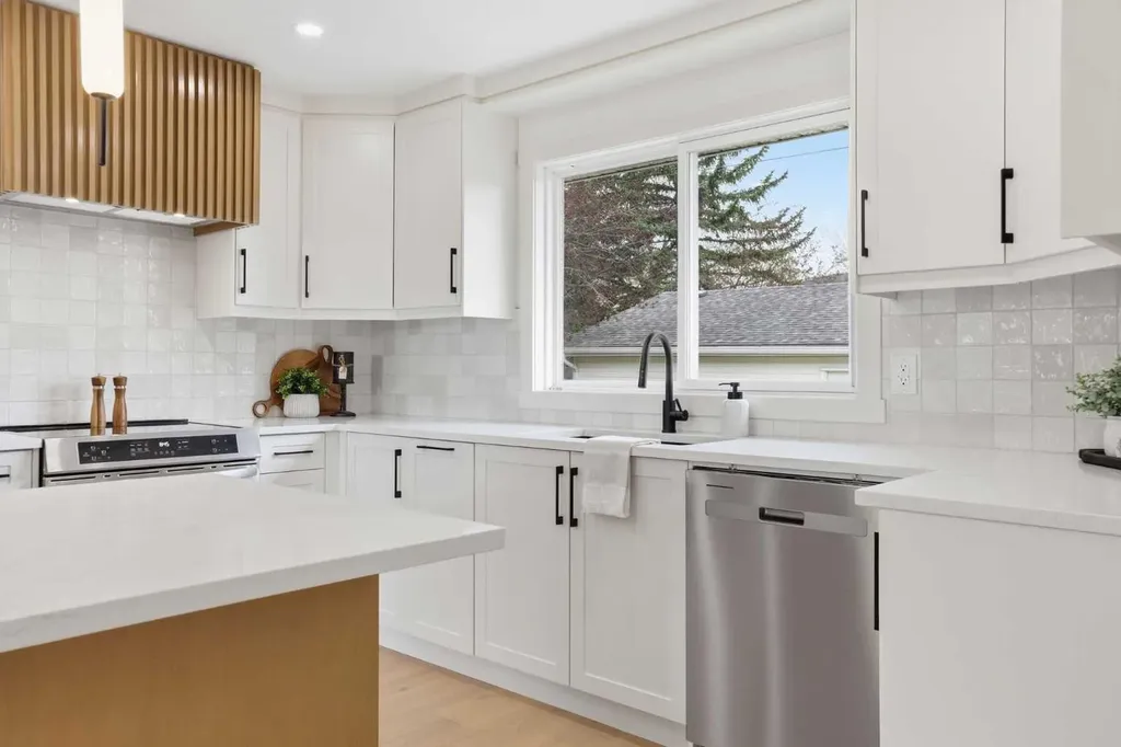 5439 Dalrymple Crescent NW Calgary AB T3A 1R4