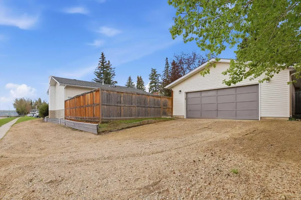 5439 Dalrymple Crescent NW Calgary AB T3A 1R4