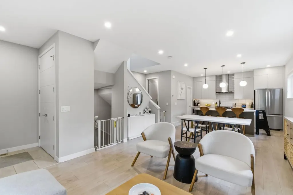 1707 33 Avenue SW Calgary AB T2T 1Y8