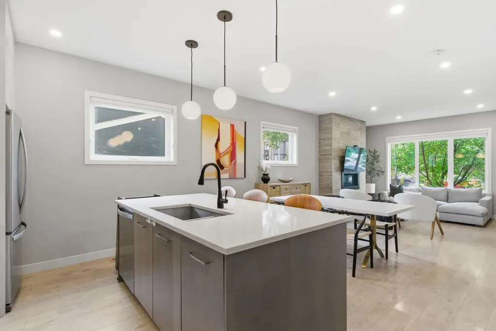 1707 33 Avenue SW Calgary AB T2T 1Y8