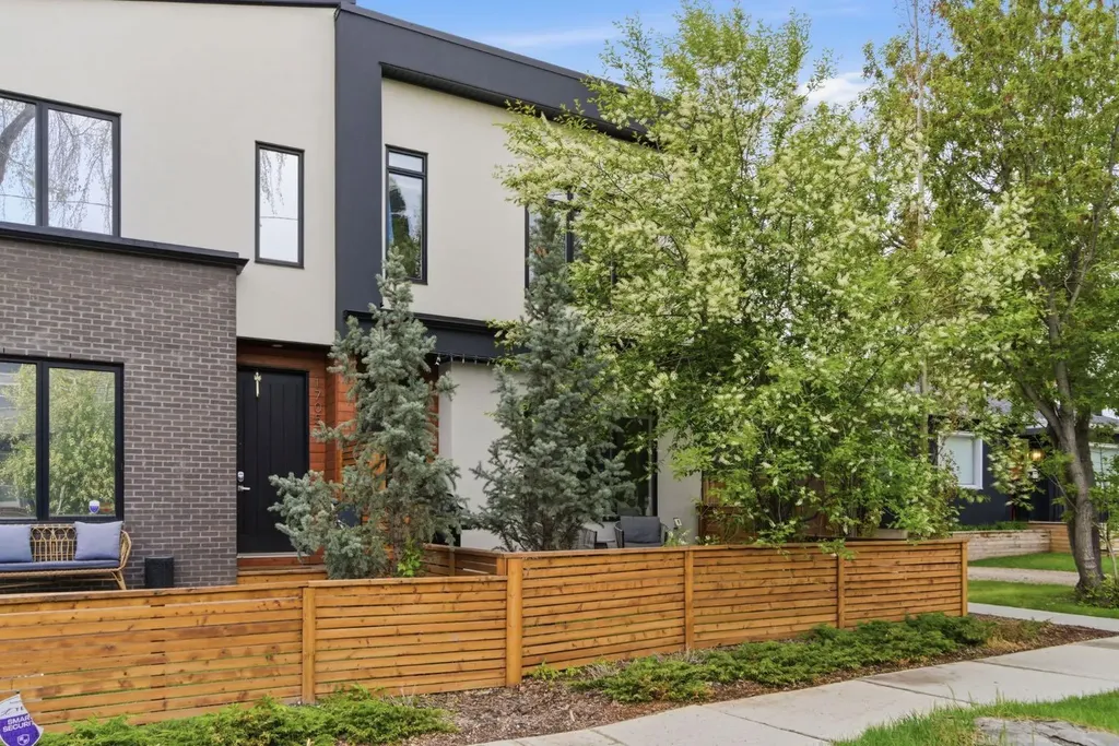 1707 33 Avenue SW Calgary AB T2T 1Y8