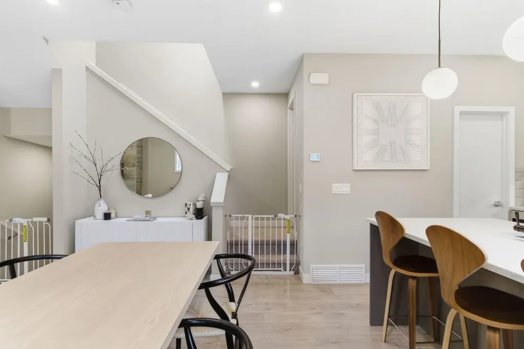 1707 33 Avenue SW Calgary AB T2T 1Y8