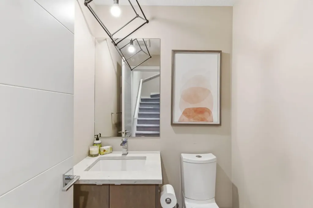 1707 33 Avenue SW Calgary AB T2T 1Y8