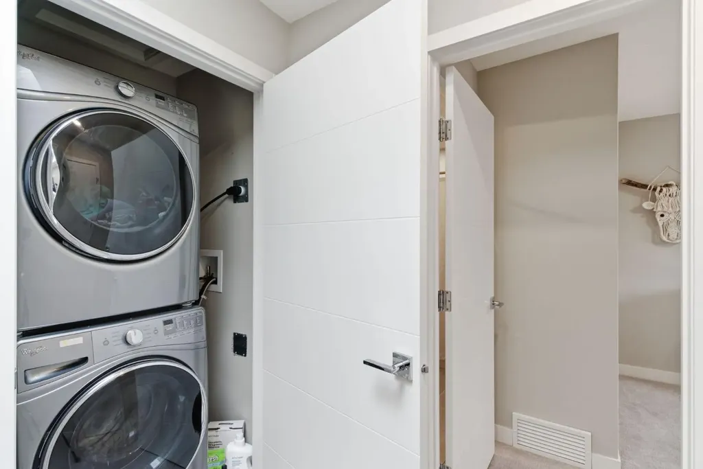 1707 33 Avenue SW Calgary AB T2T 1Y8