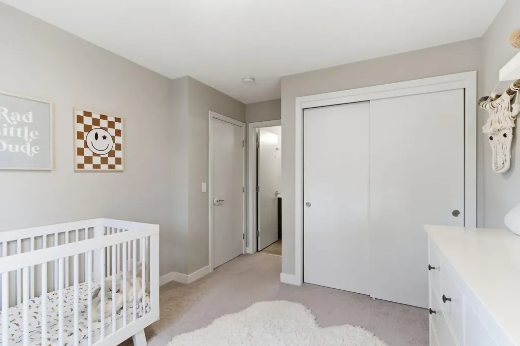 1707 33 Avenue SW Calgary AB T2T 1Y8
