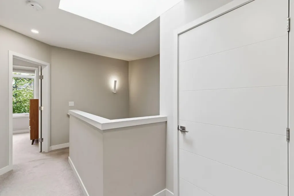 1707 33 Avenue SW Calgary AB T2T 1Y8
