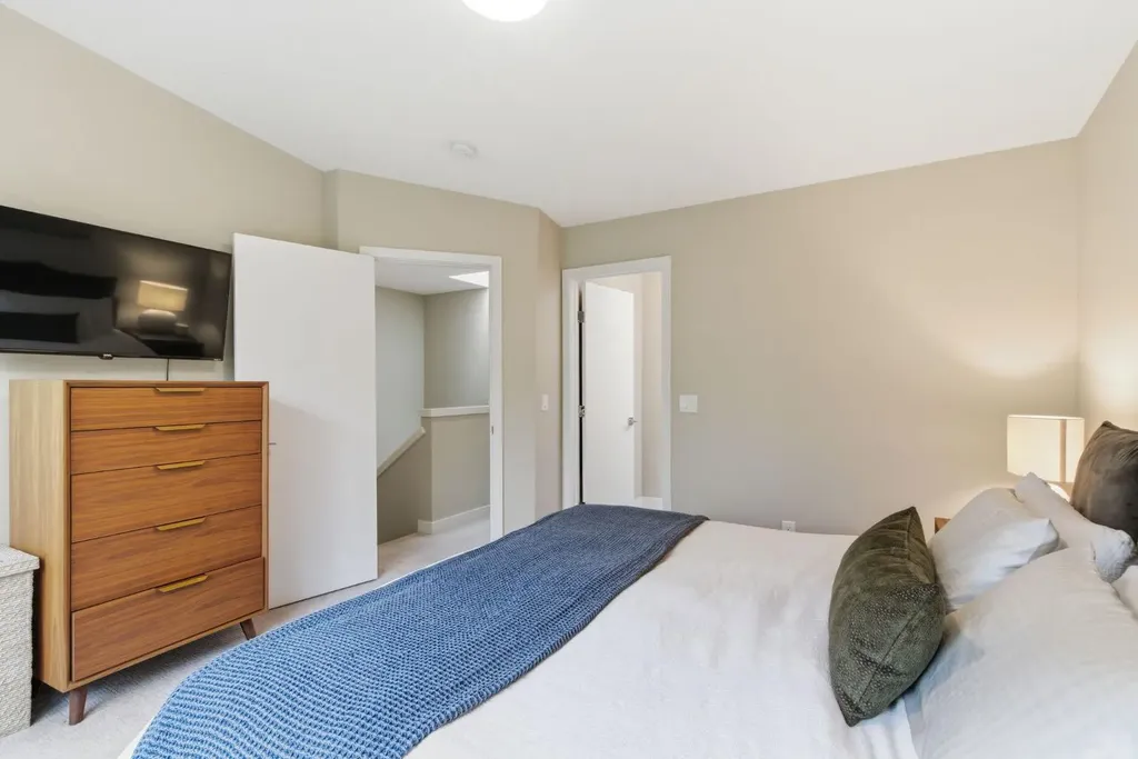 1707 33 Avenue SW Calgary AB T2T 1Y8