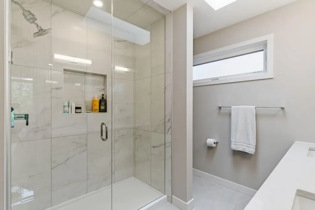 1707 33 Avenue SW Calgary AB T2T 1Y8