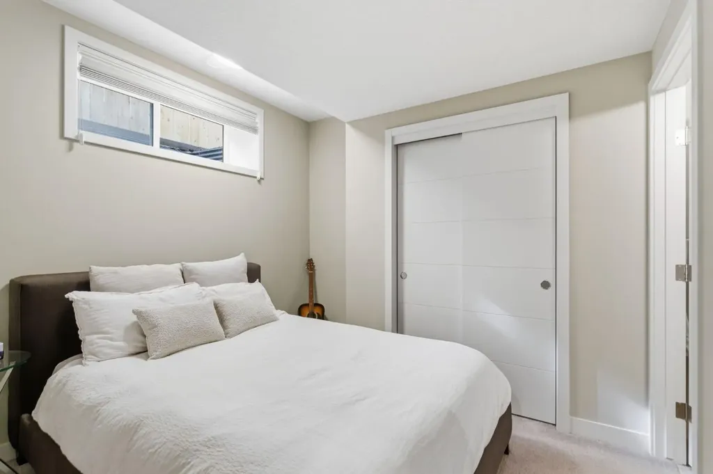 1707 33 Avenue SW Calgary AB T2T 1Y8